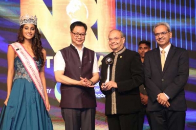 Indian-origin Philanthropist of Illinois Receive NRI of the Year Award