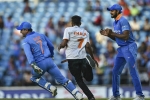 ms dhoni, pitch invader chase dhoni, watch ms dhoni makes fan chase after him, India vs australia