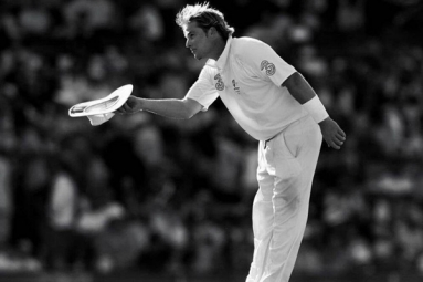 Shane Warne's Mortal Remains Reach Australia