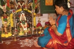 worshiping Vara Maha Lakshmi, varalakshmi vratham tamil, how to perform varalakshmi puja varalakshmi vratham significance, Vratam