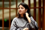 zaira wasim biography, Zaira Wasim in bollywood, zaira wasim quits bollywood to focus on her faith islam, Dangal