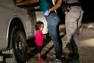Viral Picture &lsquo;Crying Girl on the Border&rsquo; Wins 2019 World Press Photo of the Year