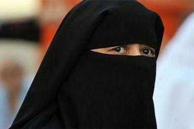 Muslim girl's hijab ripped off in front of students in US!