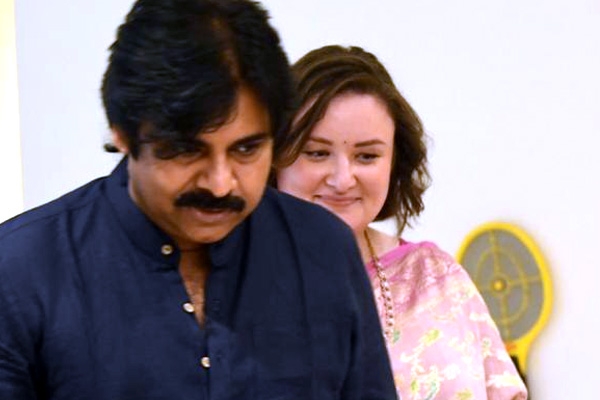 Pawan Kalyan's new click with his wife goes Viral
